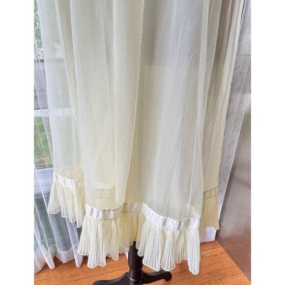 Vintage 1960s babydoll, yellow sheer negligee, sleeveless nightgown - Picture 6 of 7